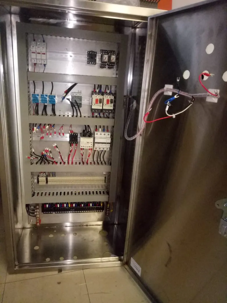 Low-voltage distribution board construction for an industrial client